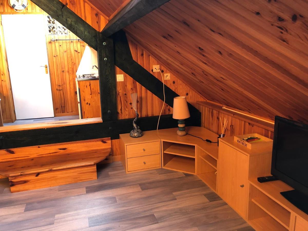 Appartement F1 Mansarde A 100M De La Plage, Proche De Arromanches Et Des Plages Du Debarquement Saint-Come-de-Fresne ภายนอก รูปภาพ