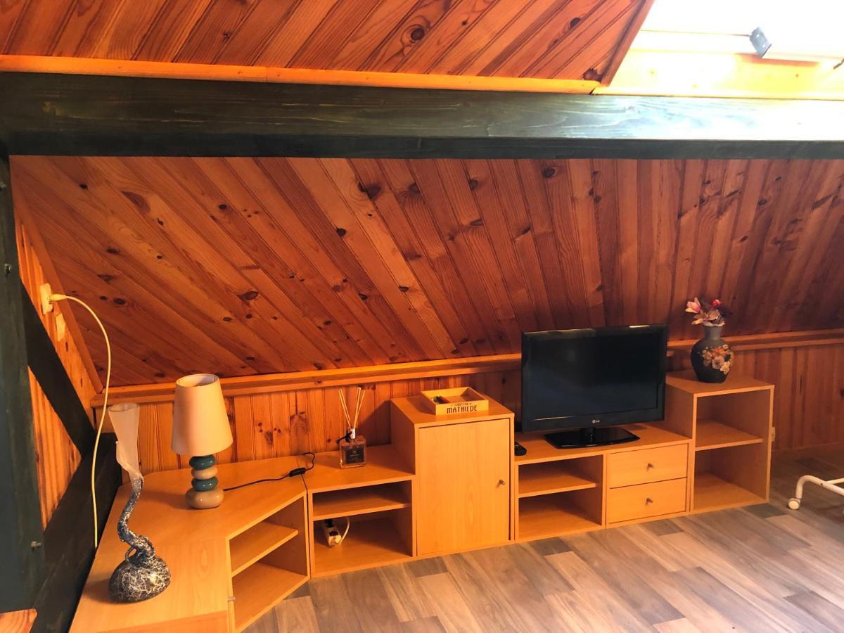 Appartement F1 Mansarde A 100M De La Plage, Proche De Arromanches Et Des Plages Du Debarquement Saint-Come-de-Fresne ภายนอก รูปภาพ