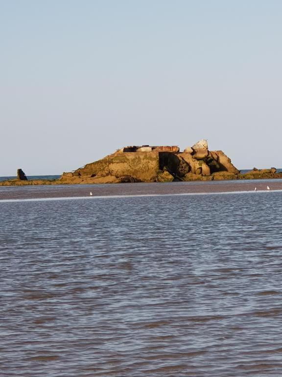 Appartement F1 Mansarde A 100M De La Plage, Proche De Arromanches Et Des Plages Du Debarquement Saint-Come-de-Fresne ภายนอก รูปภาพ